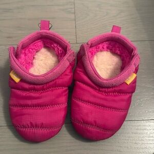 Ugg slippers size 4/5